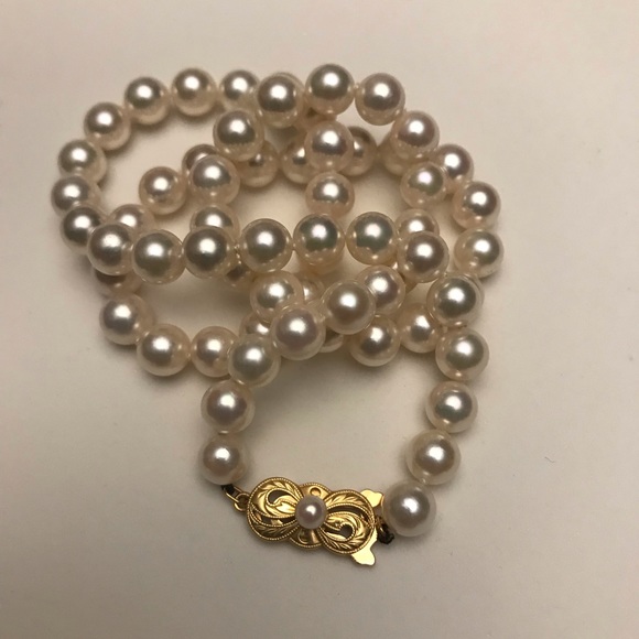 18” Mikimoto Pearl Necklace - Picture 3 of 5